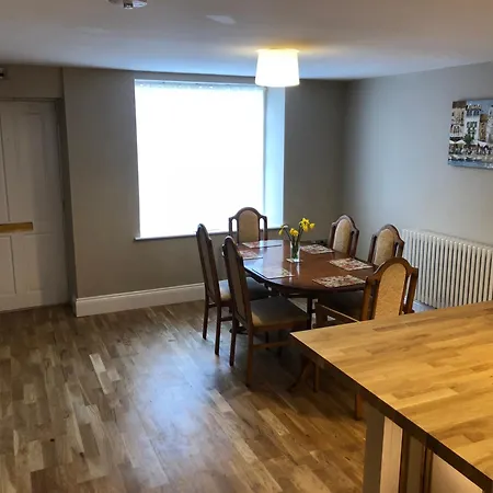 Cosy Cottage, Market Square View, Grade 2 Listed! *