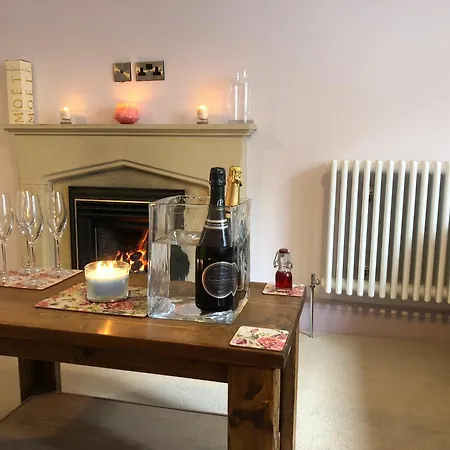 Cosy Cottage, Market Square View, Grade 2 Listed! 度假居 *