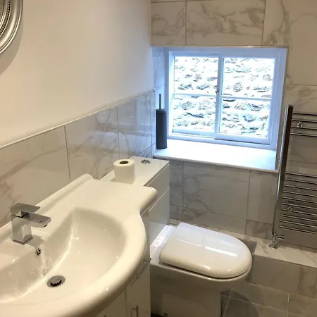 Cosy Cottage, Market Square View, Grade 2 Listed!